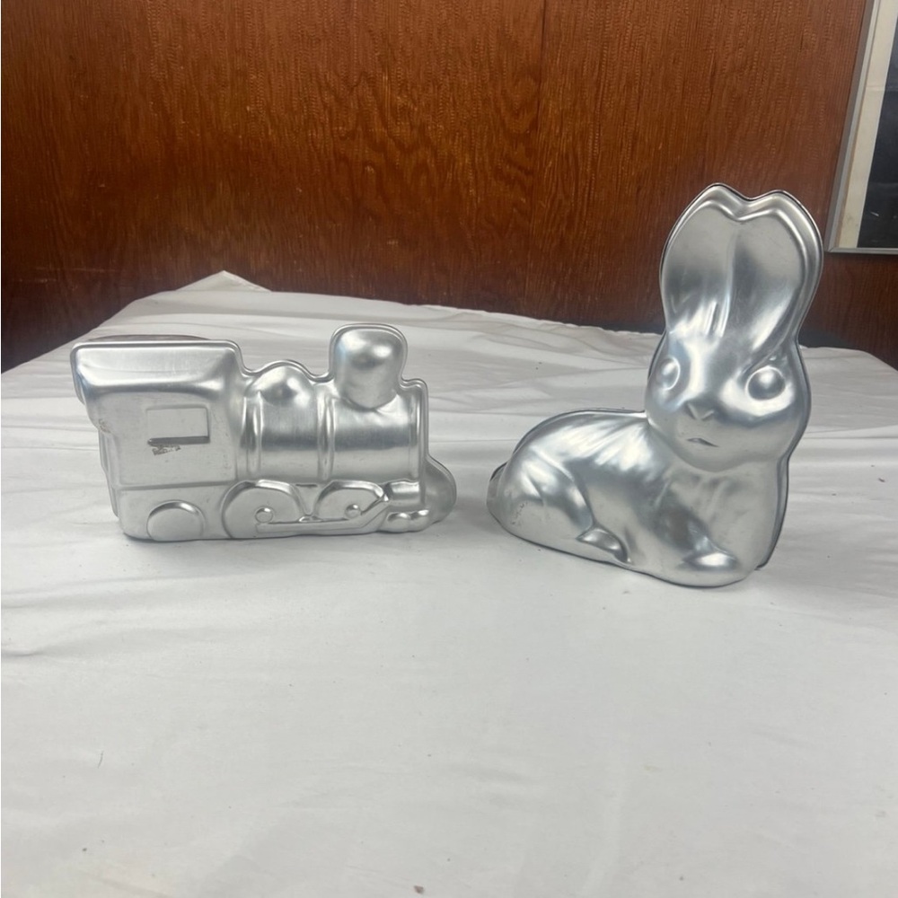 Cake Pans Train and Bunny 10” Wilton 1974 two pans Easter bunny